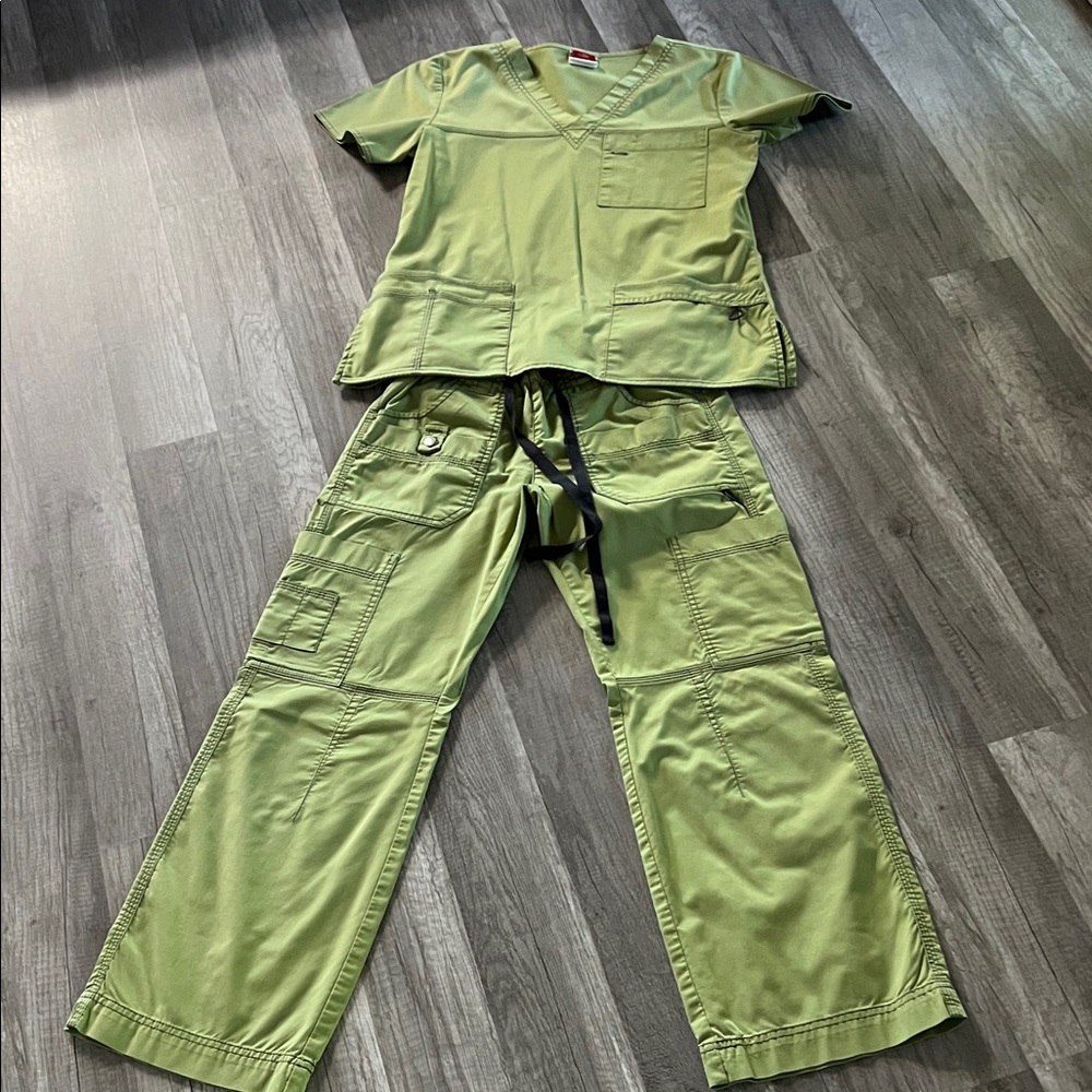 Dickies Women's Green Scrub Set.  Top is XS, bottoms are XXSP